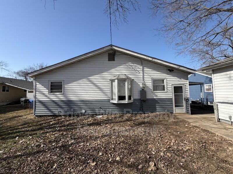 330 S Saint Charles St - Photo 5 of 40