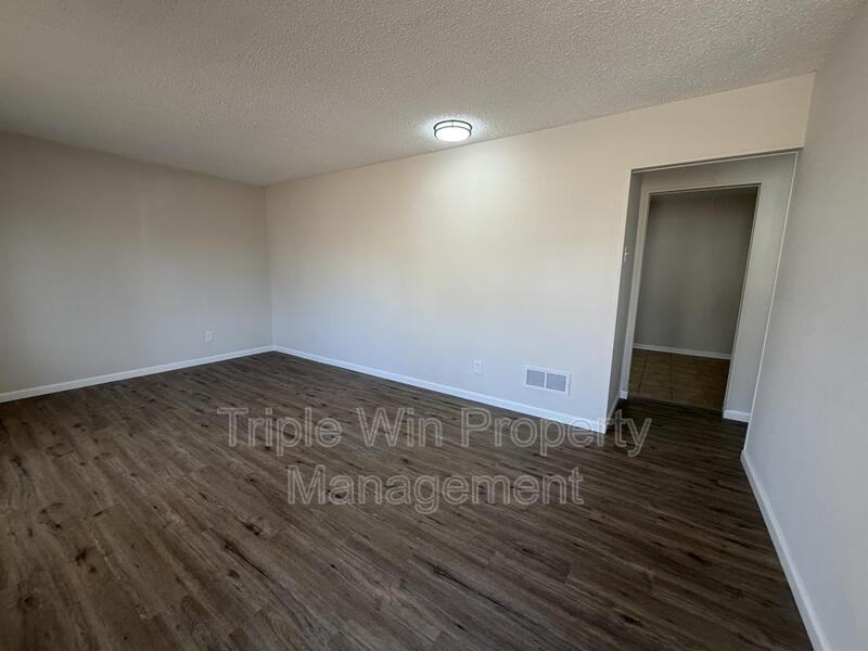 330 S Saint Charles St - Photo 6 of 40