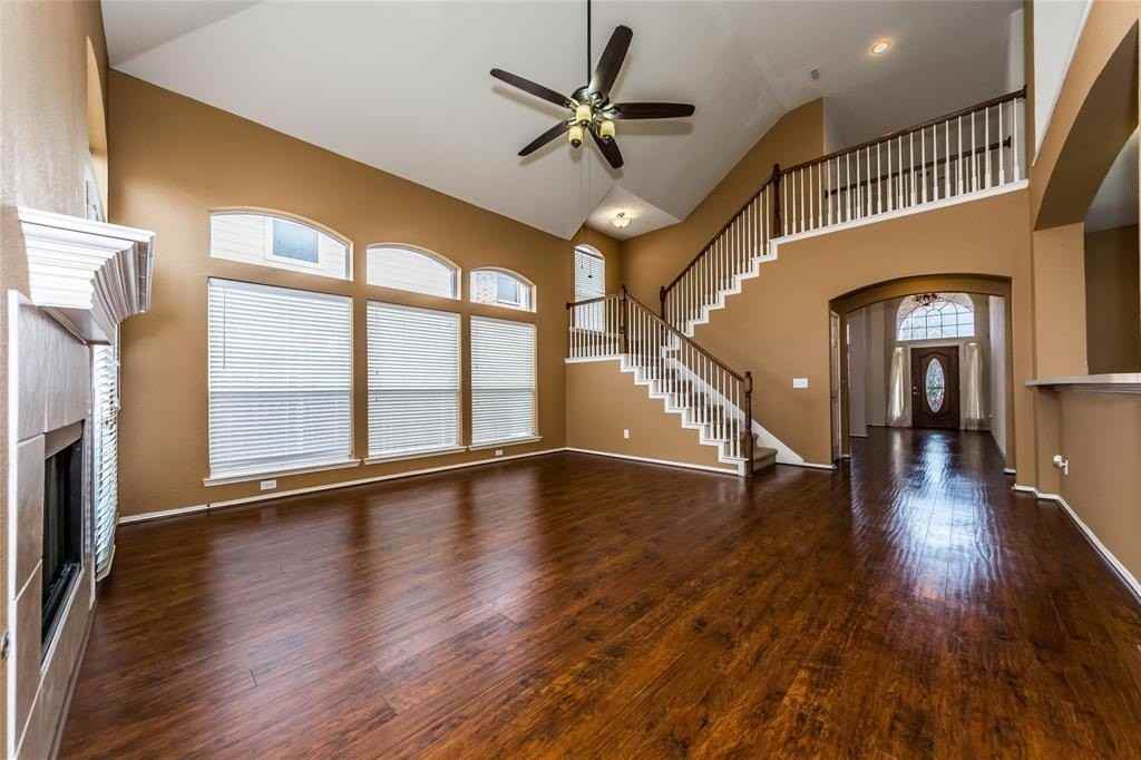 413 Sunrise Dr - Photo 3 of 23