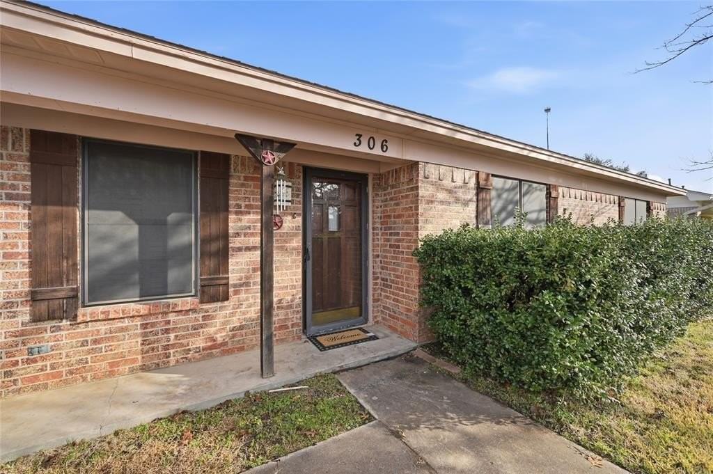 306 Texoma Dr - Photo 4 of 30