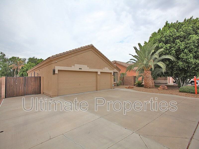 9229 W Yukon Dr - Photo 2 of 16