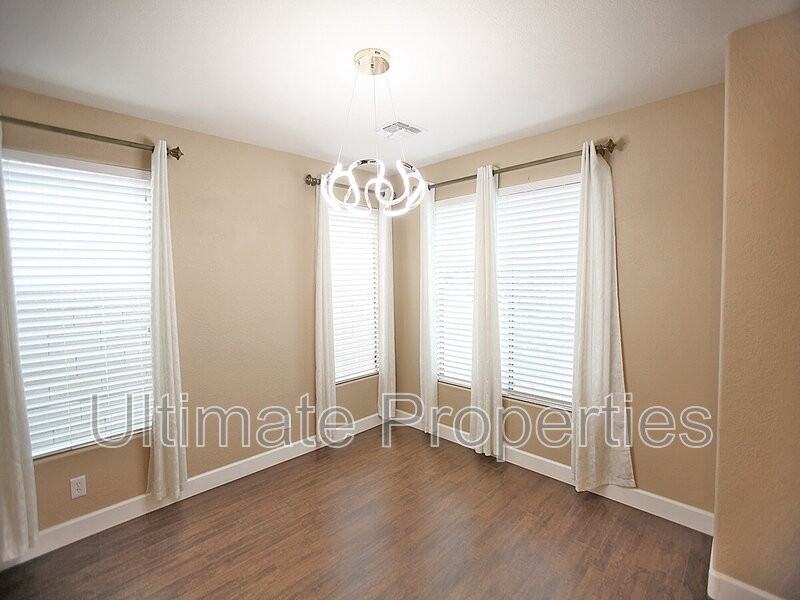 9229 W Yukon Dr - Photo 3 of 16