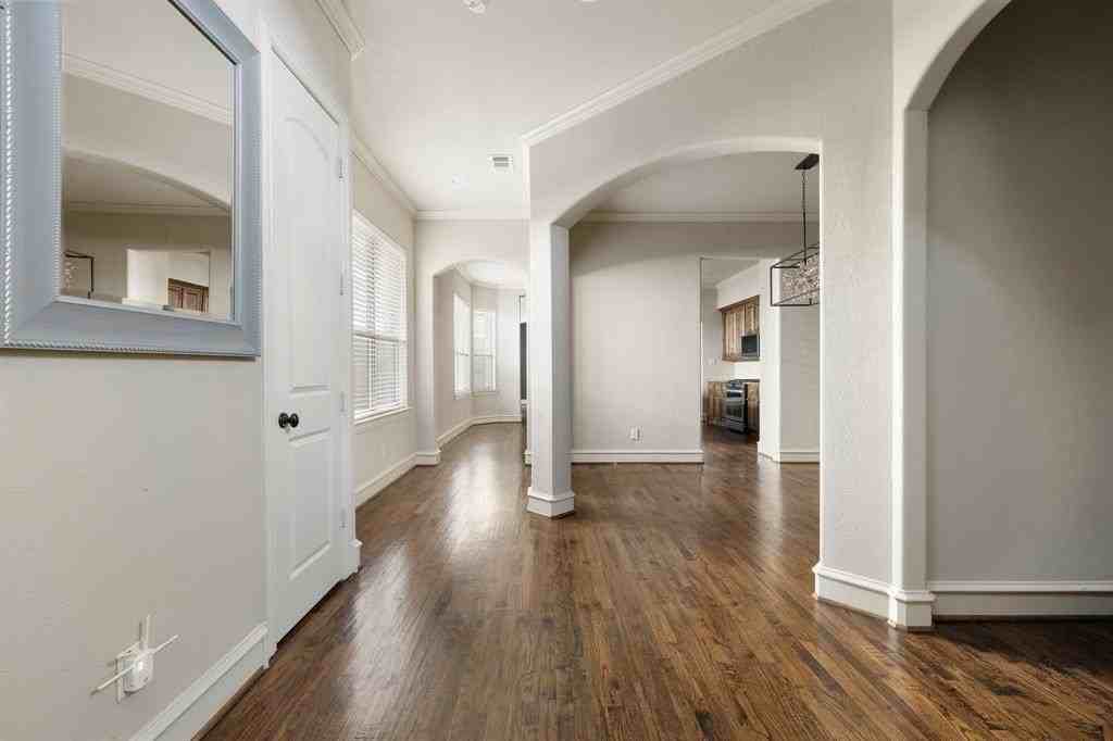 5554 Martel Ave - Photo 4 of 30