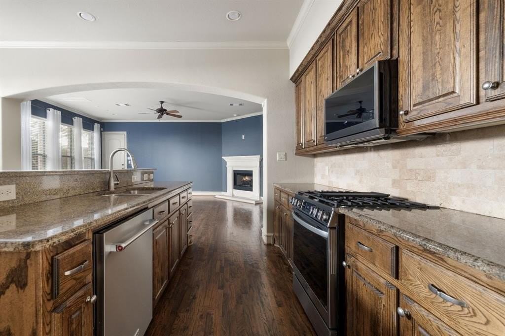 5554 Martel Ave - Photo 7 of 30