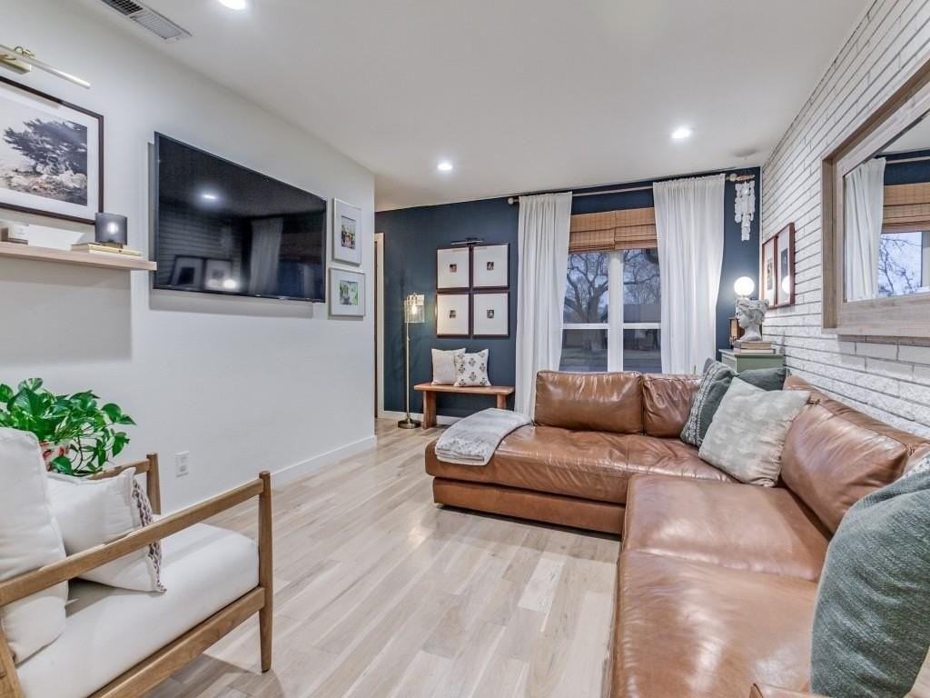 820 Warren Way - Photo 4 of 20