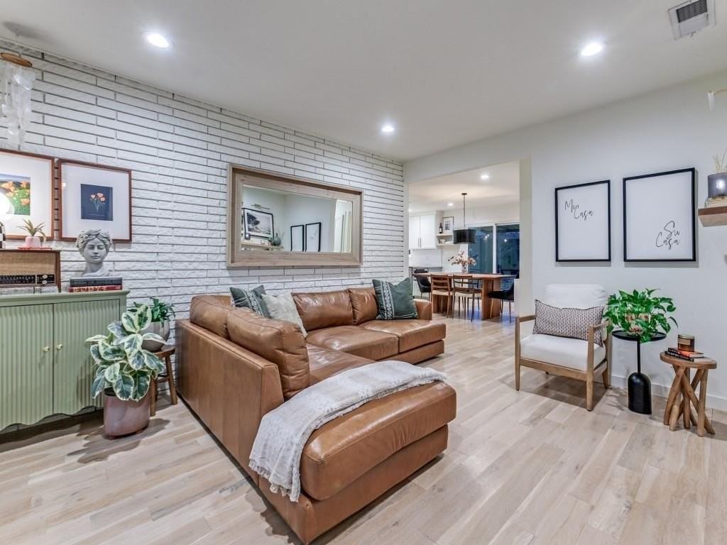 820 Warren Way - Photo 5 of 20