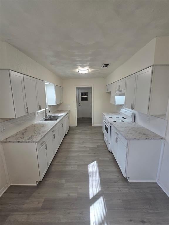 921 Poinsettia Dr - Photo 2 of 9