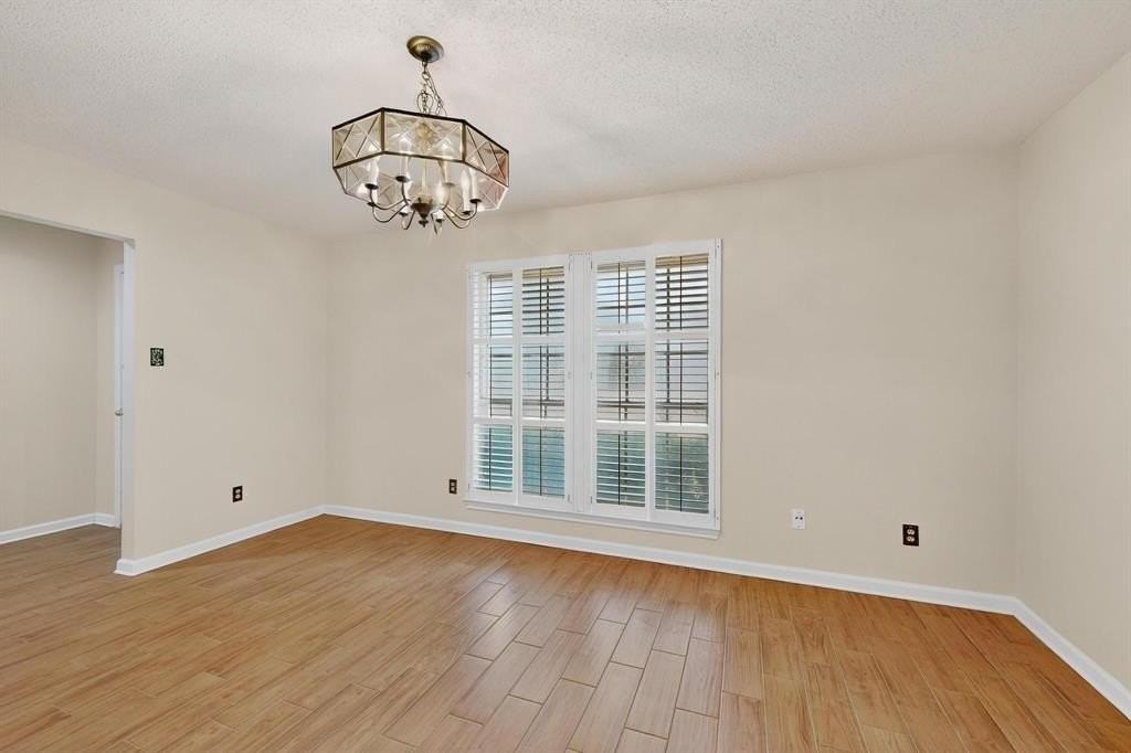 2609 Brook Hollow Ln - Photo 3 of 36