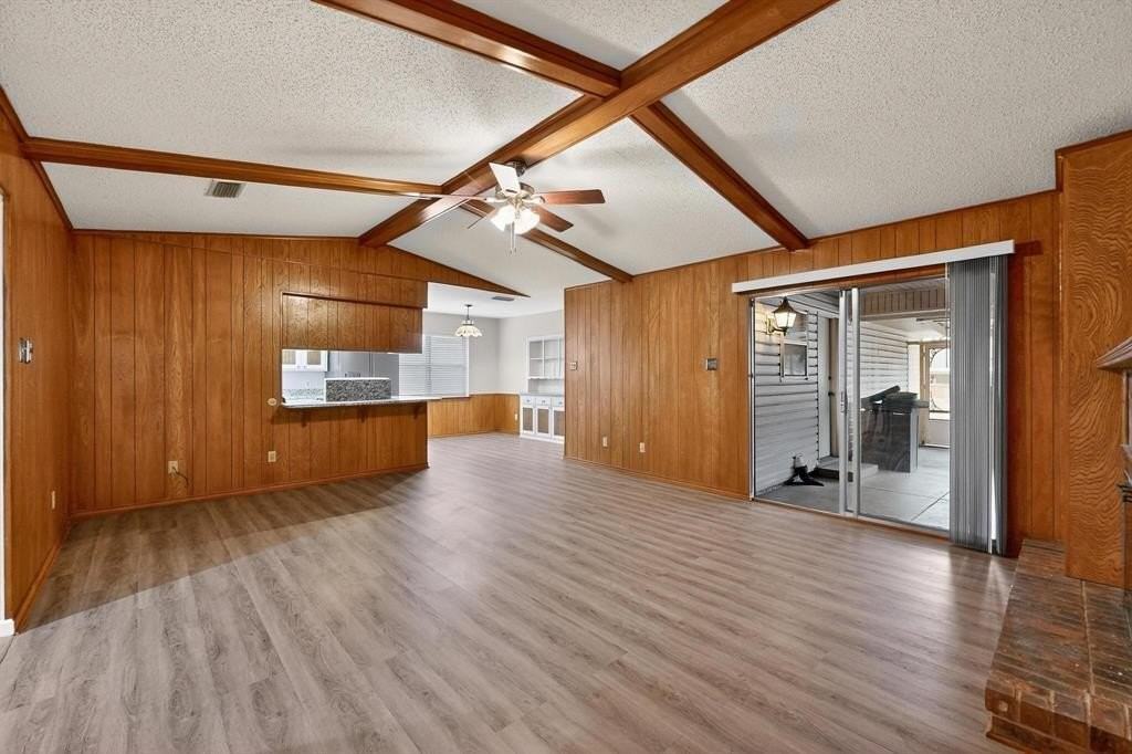 2609 Brook Hollow Ln - Photo 5 of 36