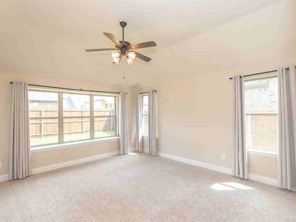 216 Nathan Dr - Photo 5 of 13