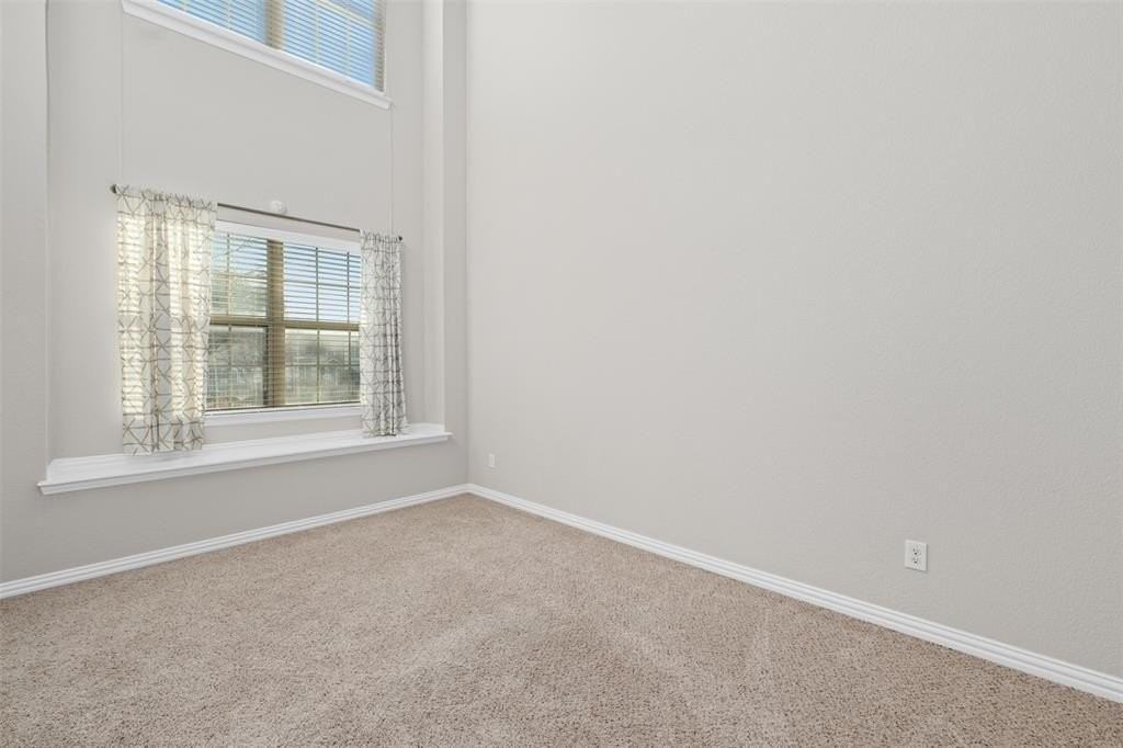 6944 Carrington Ln - Photo 4 of 28