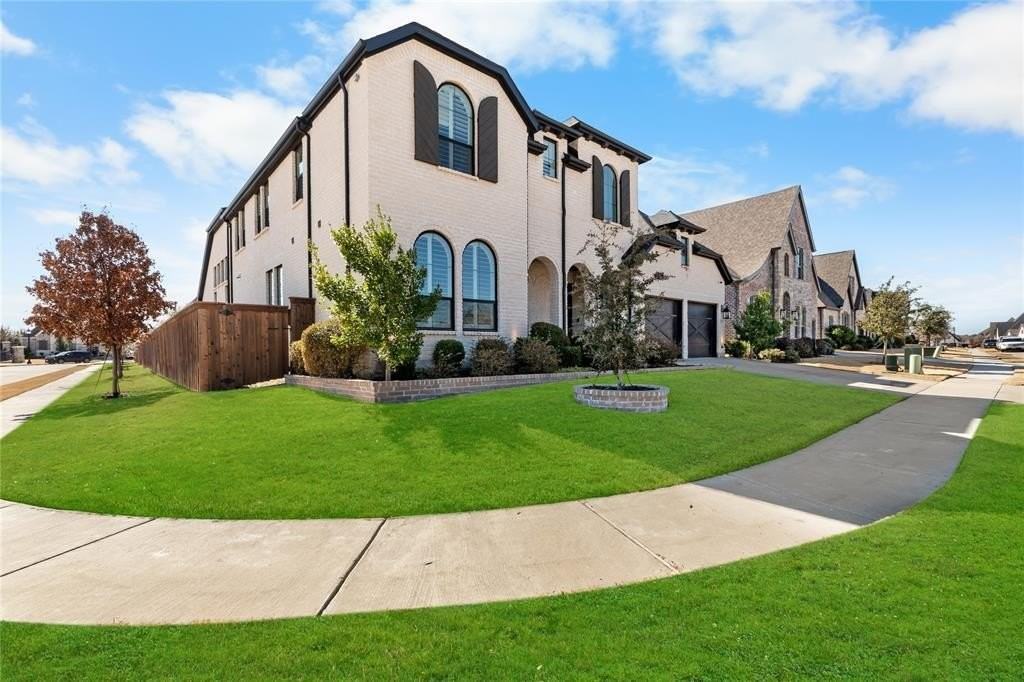 3333 Alexandra Ln - Photo 3 of 36