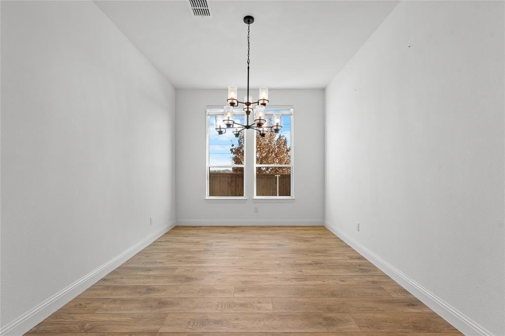 3333 Alexandra Ln - Photo 7 of 36