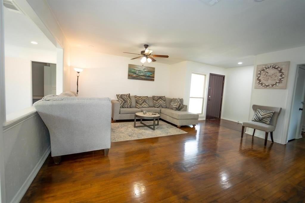 7816 Mary Frances Ln - Photo 3 of 27