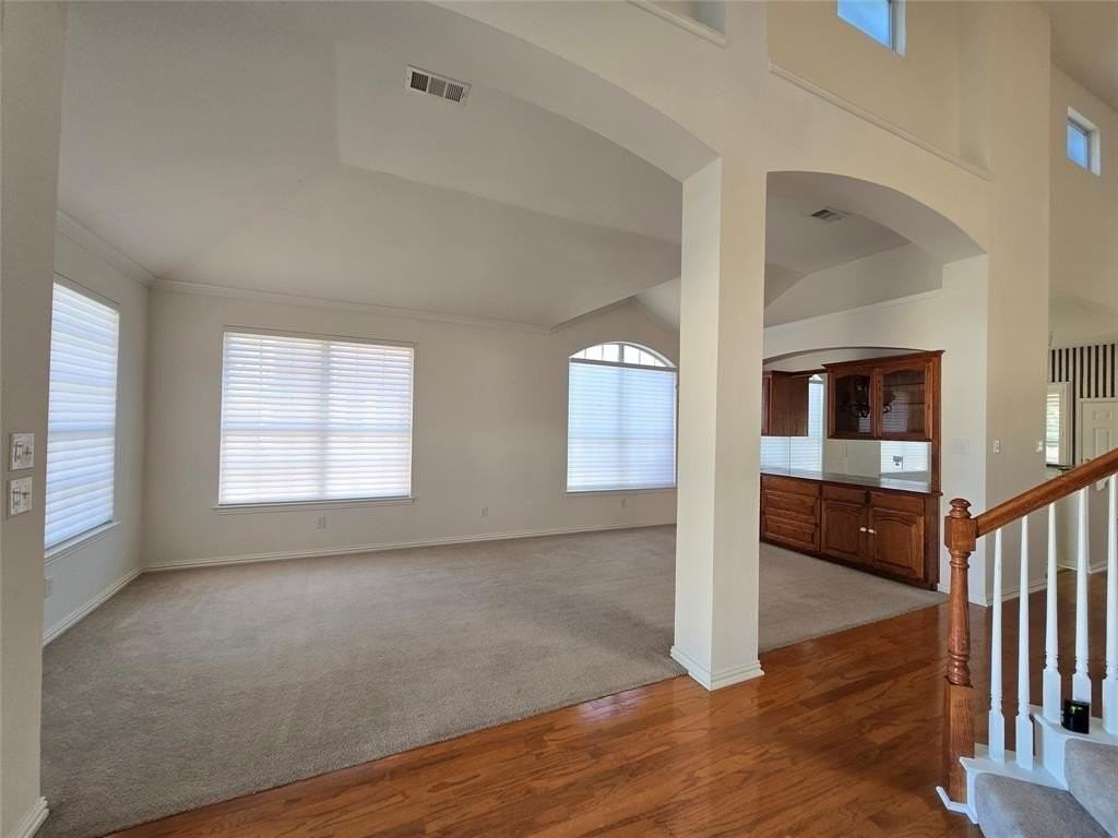 11801 Waterford Ln - Photo 3 of 19