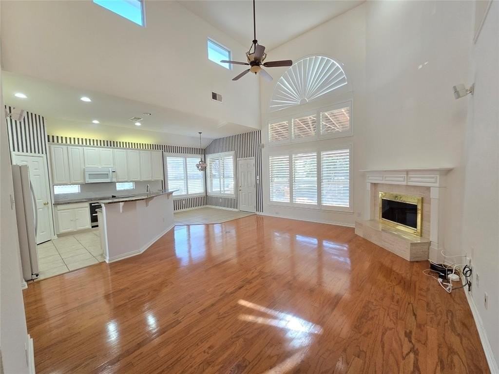 11801 Waterford Ln - Photo 4 of 19