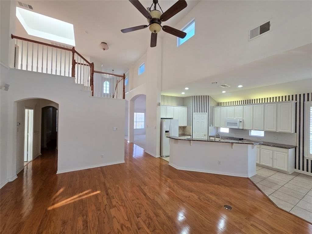 11801 Waterford Ln - Photo 5 of 19