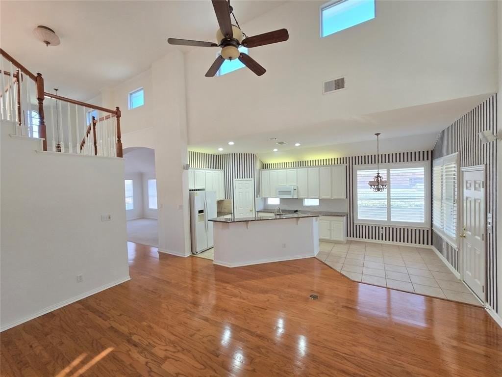 11801 Waterford Ln - Photo 6 of 19