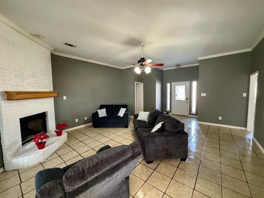 2026 Brooke Dr - Photo 4 of 19