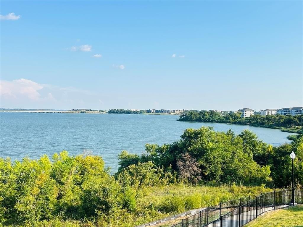 2204 Fairwater Mews - Photo 4 of 27