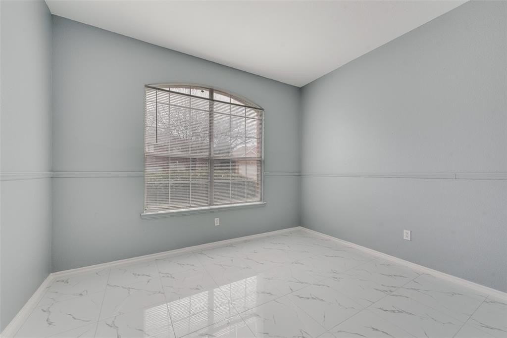 2830 Rochester Ct - Photo 5 of 19