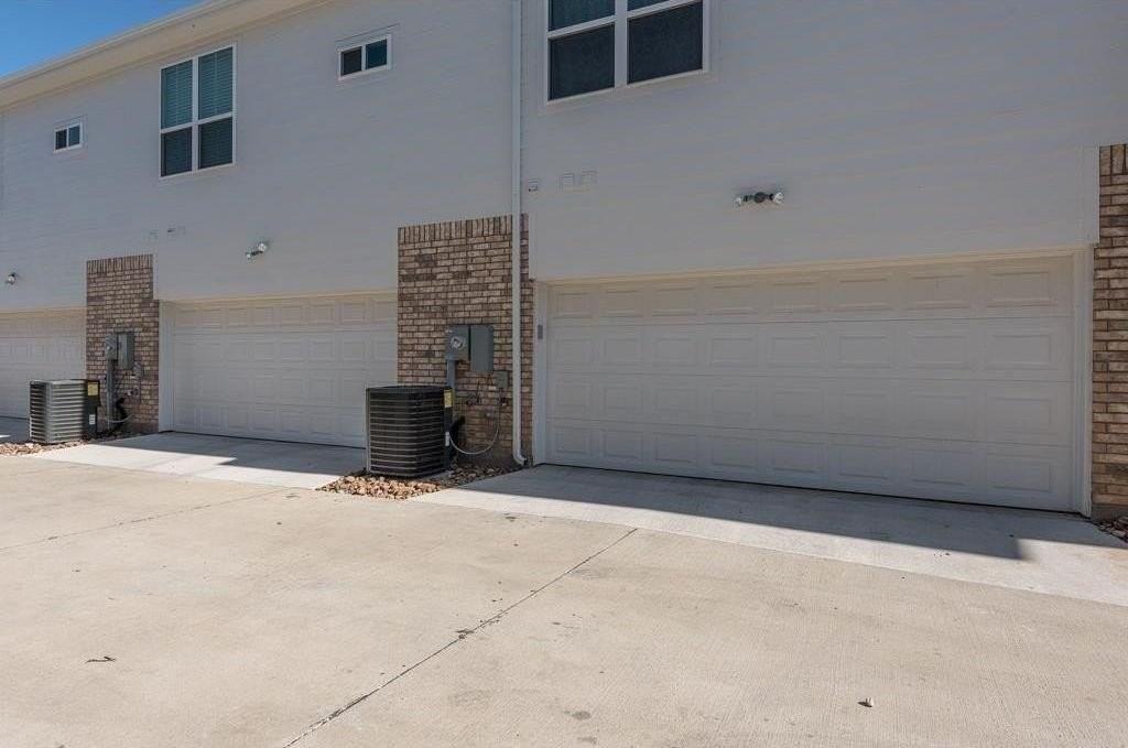 203 Belleville Dr - Photo 2 of 23