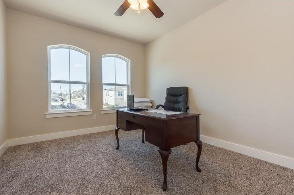 203 Belleville Dr - Photo 4 of 23