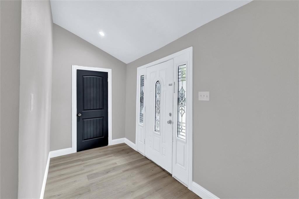 1621 Stella Ave - Photo 5 of 39