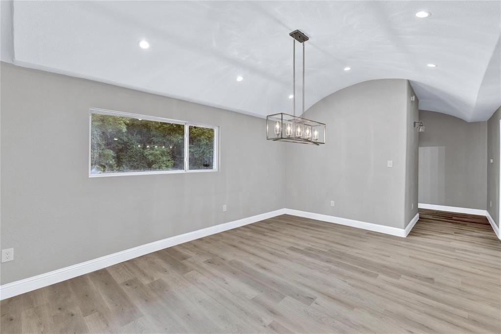 1621 Stella Ave - Photo 7 of 39