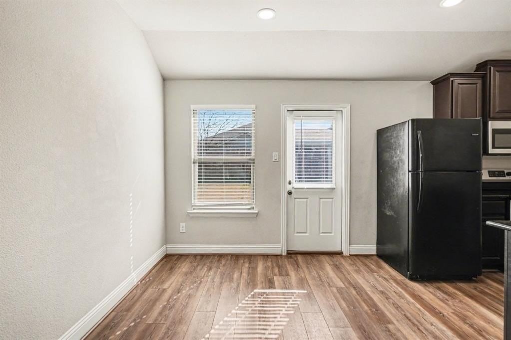 1421 Warringwood Dr - Photo 6 of 25