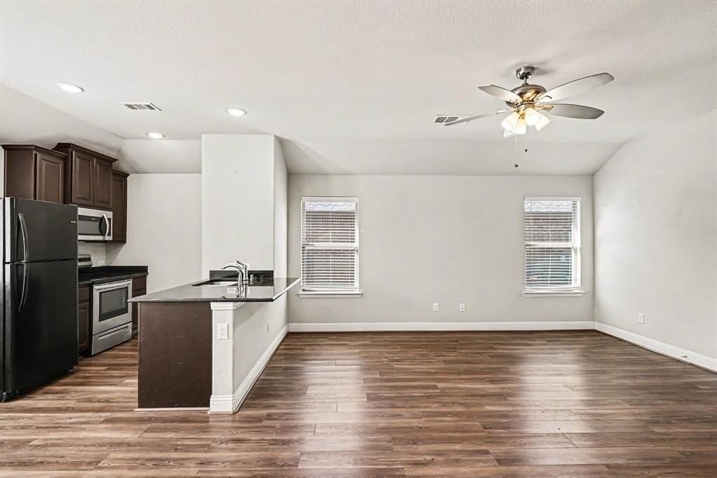 1421 Warringwood Dr - Photo 7 of 25