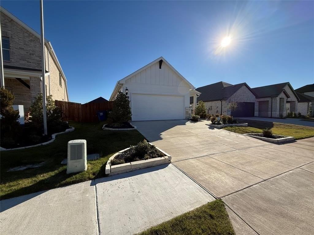 1168 Yucca Ave - Photo 4 of 27