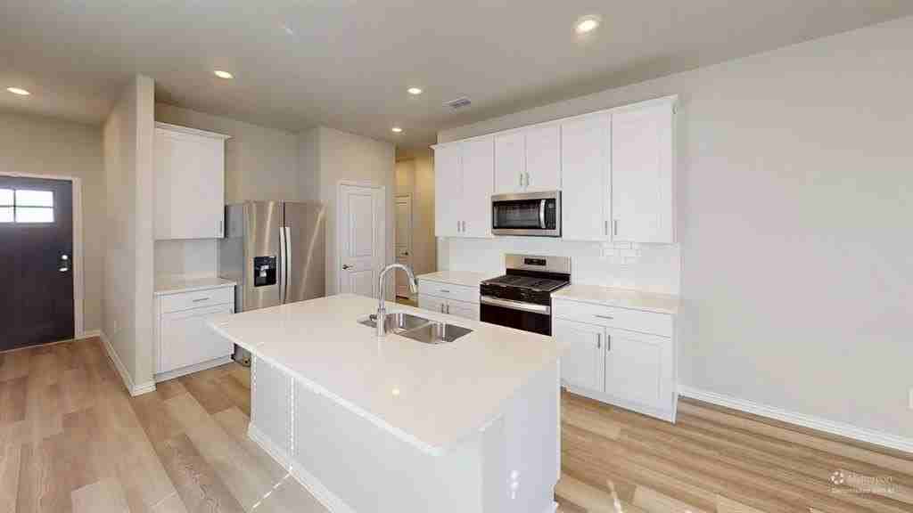 1168 Yucca Ave - Photo 7 of 27