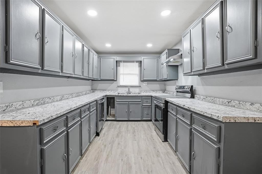 1412 Chase Ave - Photo 5 of 23