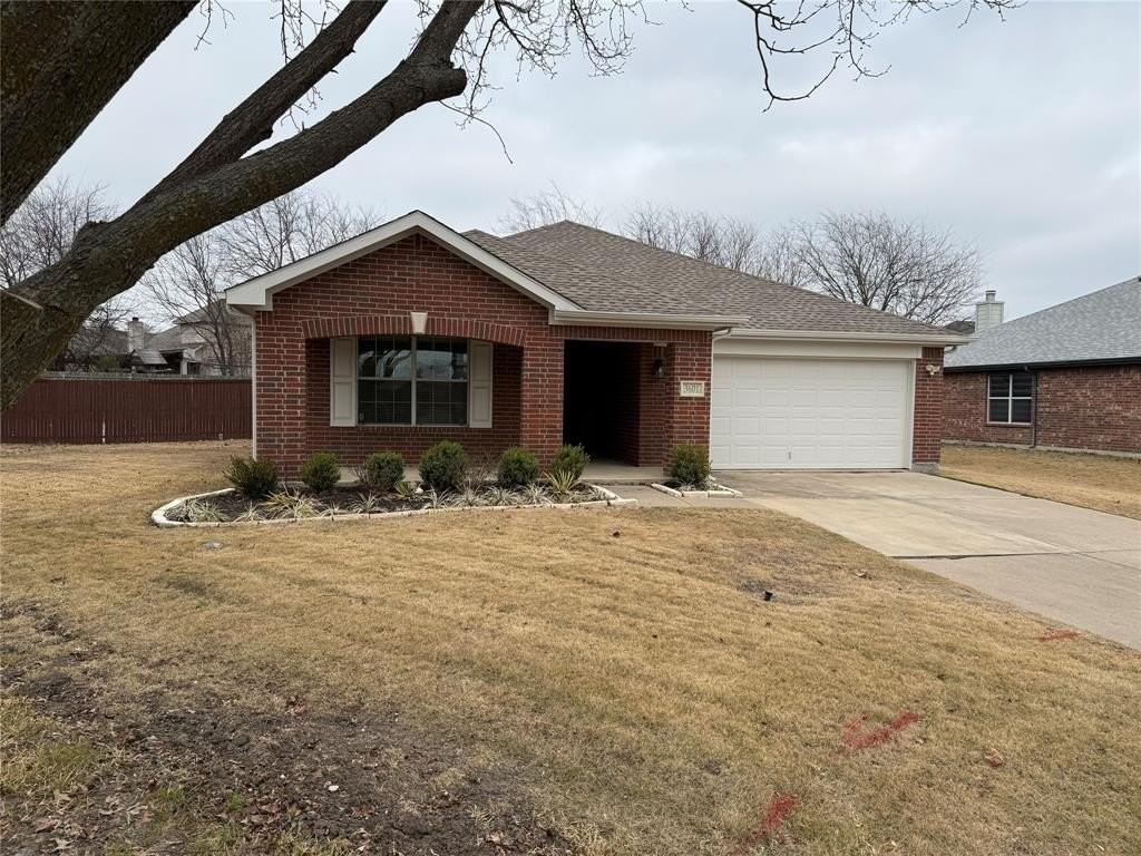 3601 Redwood Cir - Photo 3 of 21