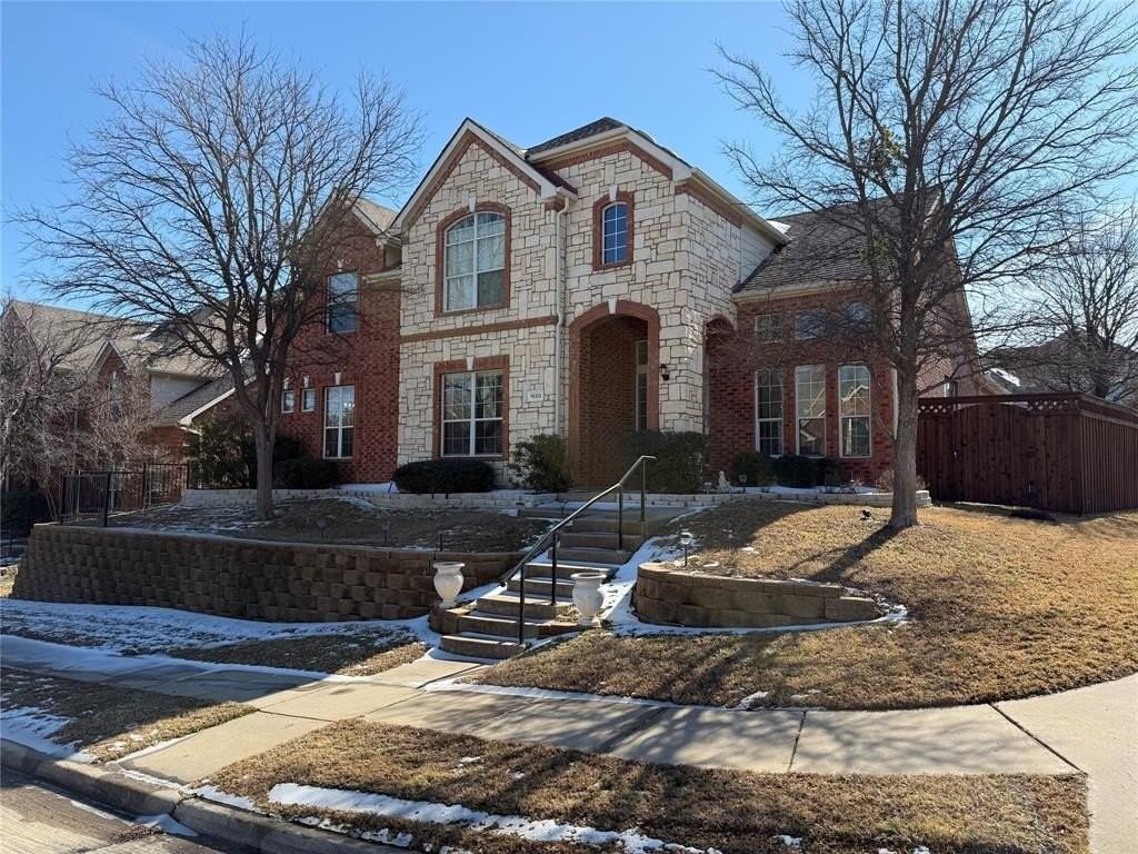 1020 Thorncliff Trl - Photo 2 of 29