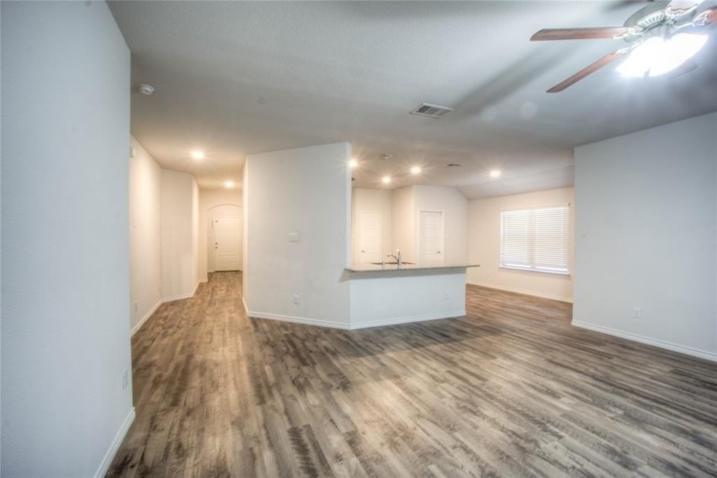 621 Jamestown Ln - Photo 3 of 23