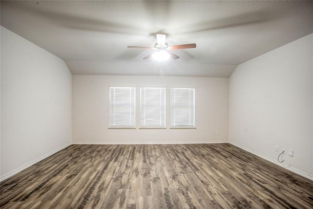 621 Jamestown Ln - Photo 4 of 23