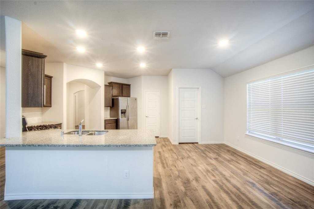 621 Jamestown Ln - Photo 7 of 23