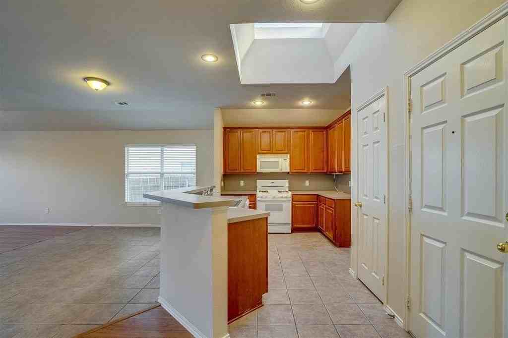 9804 Westmere Ln - Photo 5 of 25