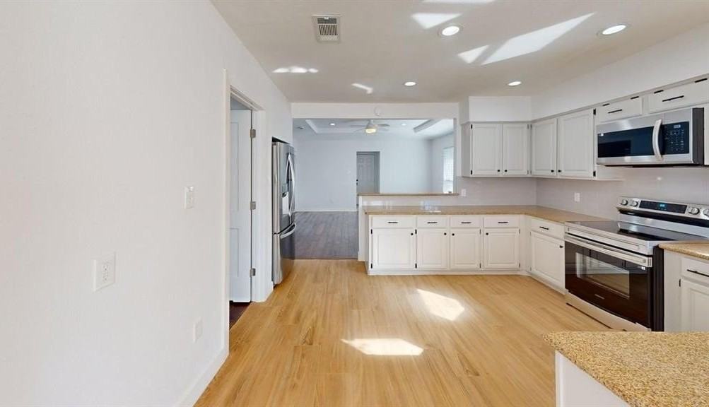 18716 Sagewood Dr - Photo 5 of 25