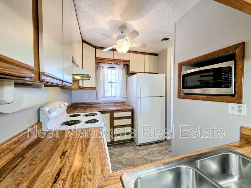 4618 Fen Ct - Photo 3 of 14