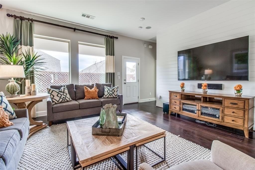 1605 Cedar Crest Dr - Photo 6 of 26