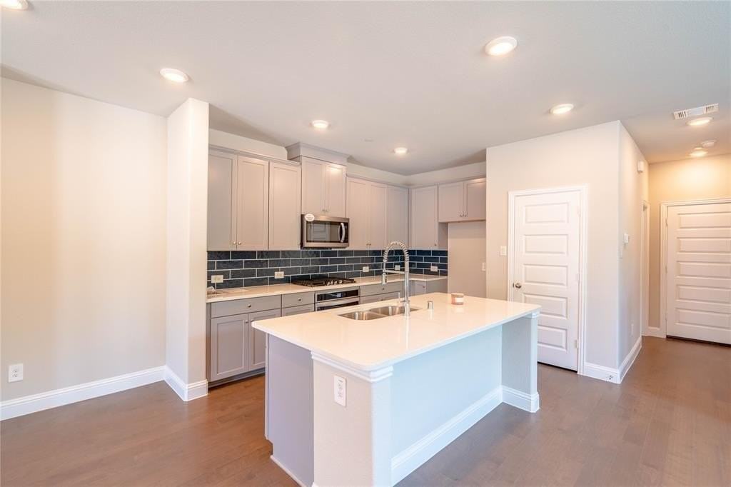 7800 Manilla Dr - Photo 5 of 30