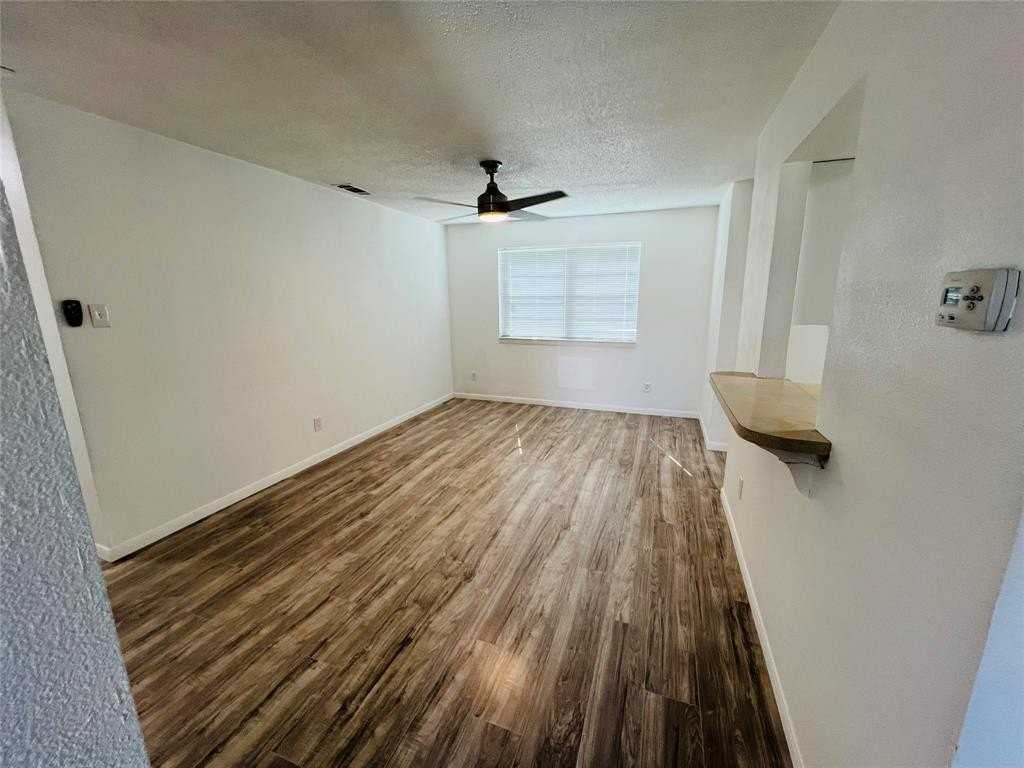 1303 Driftwood Dr - Photo 3 of 16