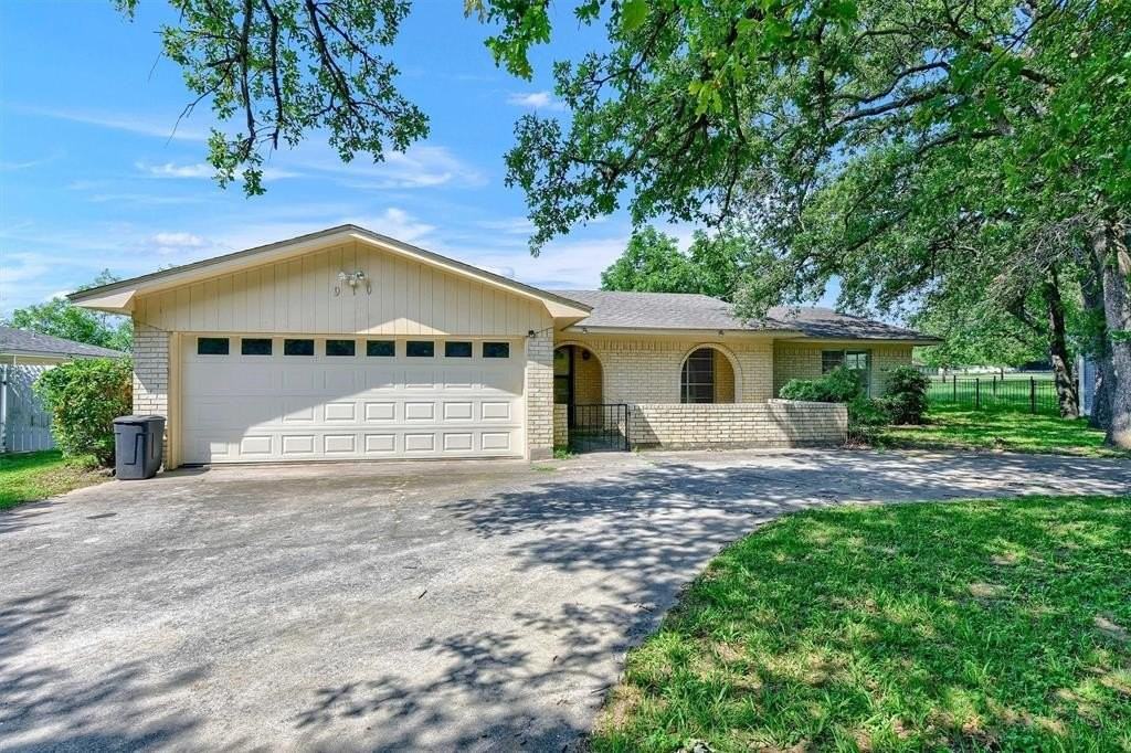 910 Kiowa Dr W - Photo 4 of 23