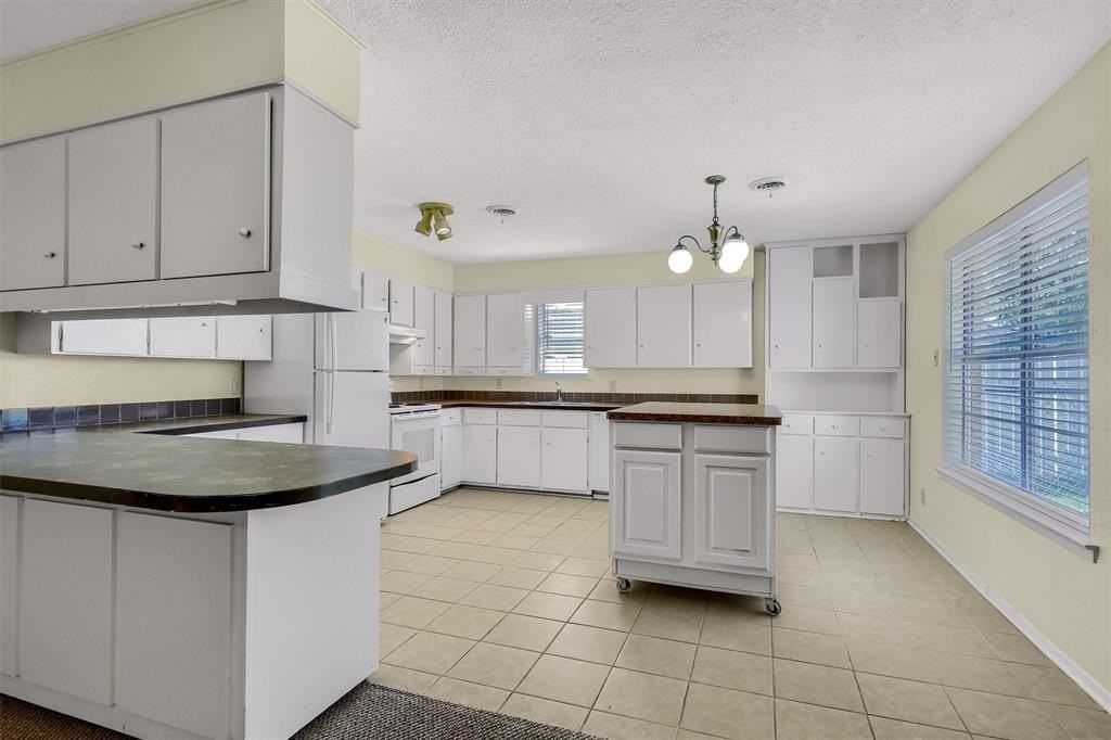 910 Kiowa Dr W - Photo 7 of 23