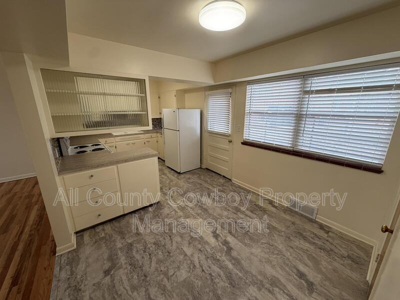 700 W 1st Ave #3 - Photo 5 of 10