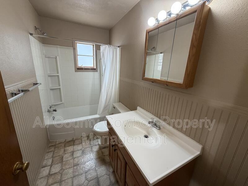 700 W 1st Ave #5 - Photo 5 of 9