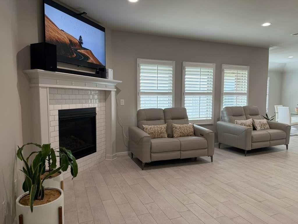 7600 Silver Creek Ct - Photo 7 of 24